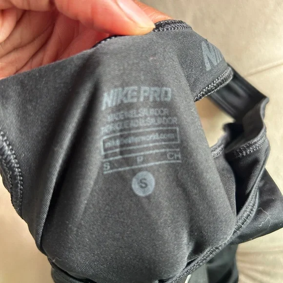 Nike Women's Black and White Tank Top - Picture 2 of 2